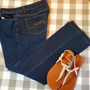 Gently used blue jeans (182)